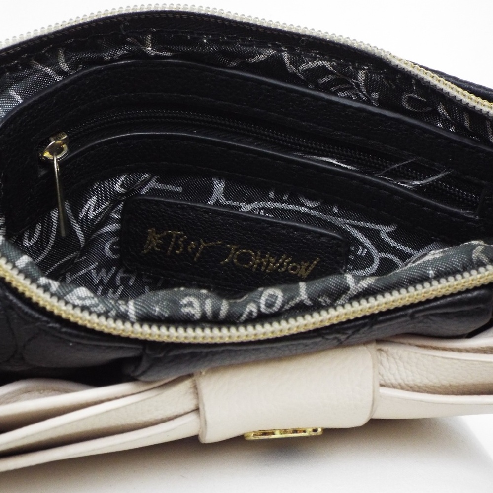 Betsey Johnson Black Purse with White Bow - Picture 3 of 3